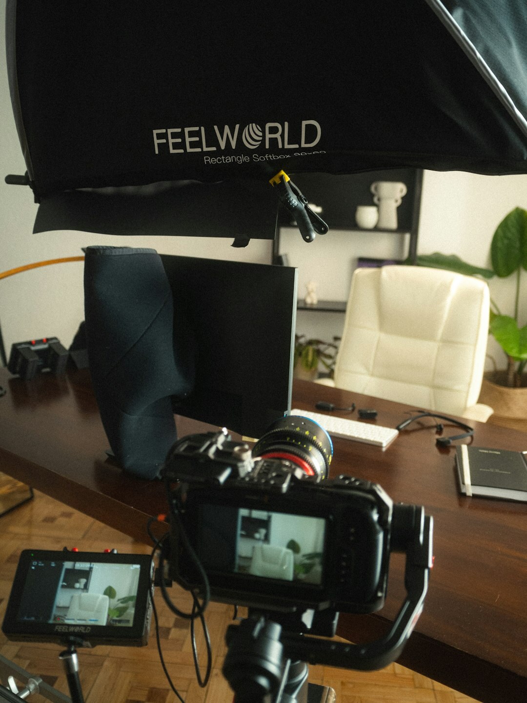 Live broadcast switching desk with multiple video feeds